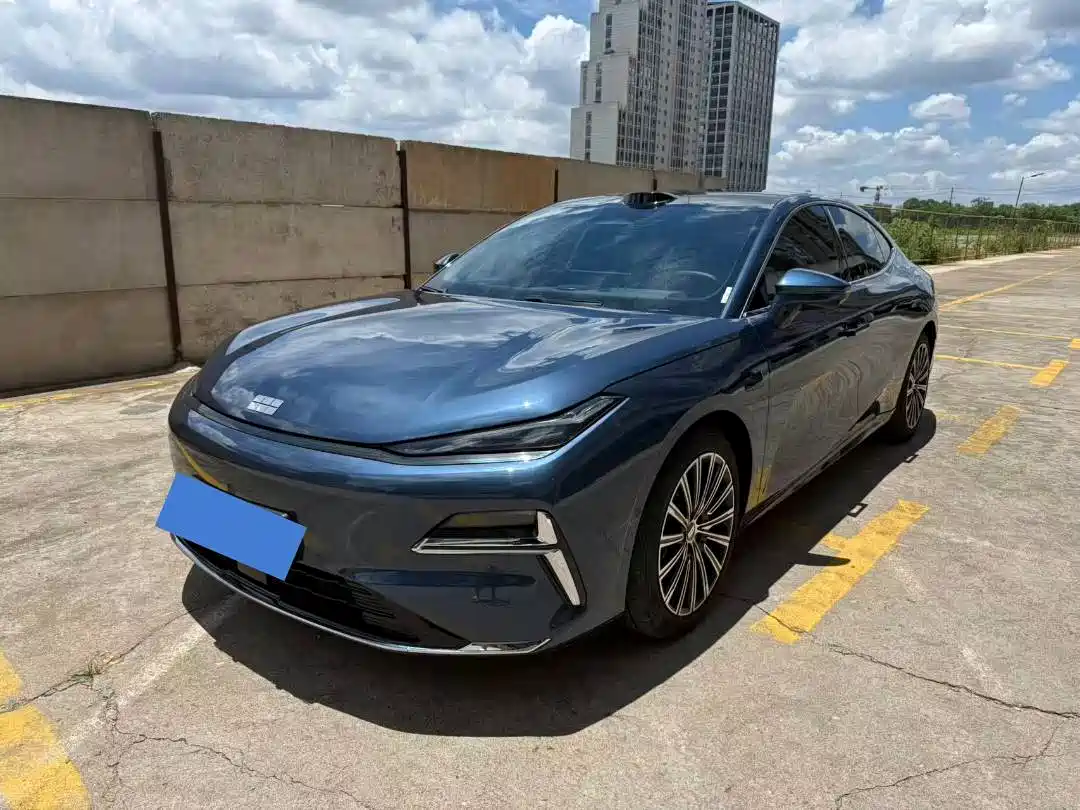 Geely Galaxy Galaxy Xingyao 8 2025 130km EM-i Premium Edition