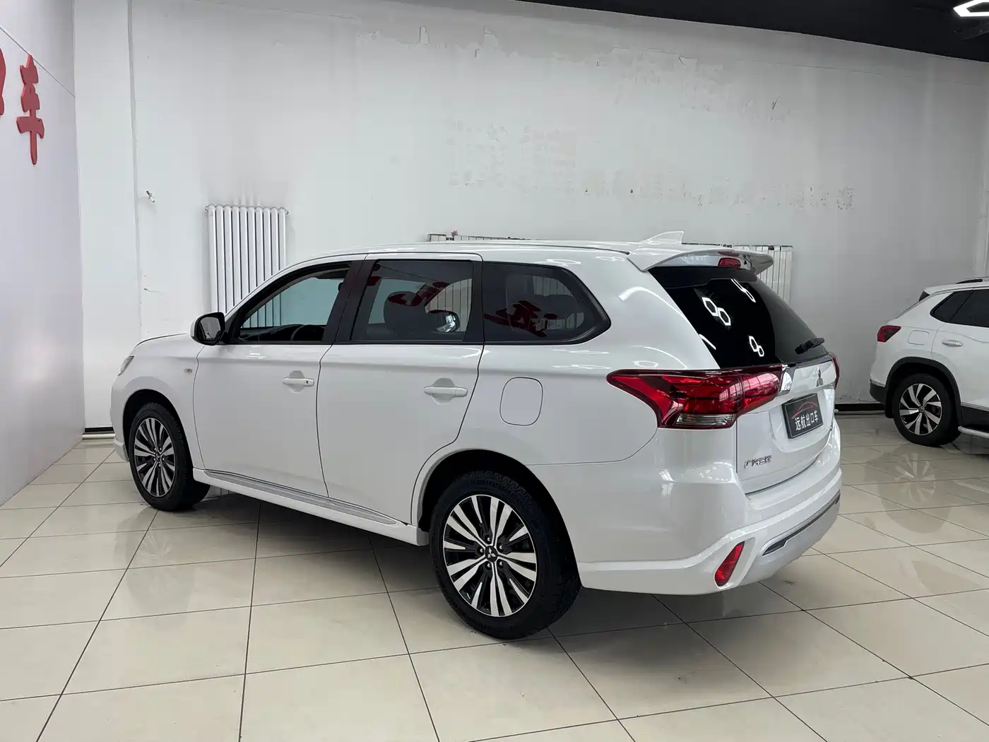 Mitsubishi Outlander 2022 2021 Facelift 2.0L 2WD Comfort Edition 5-Seater