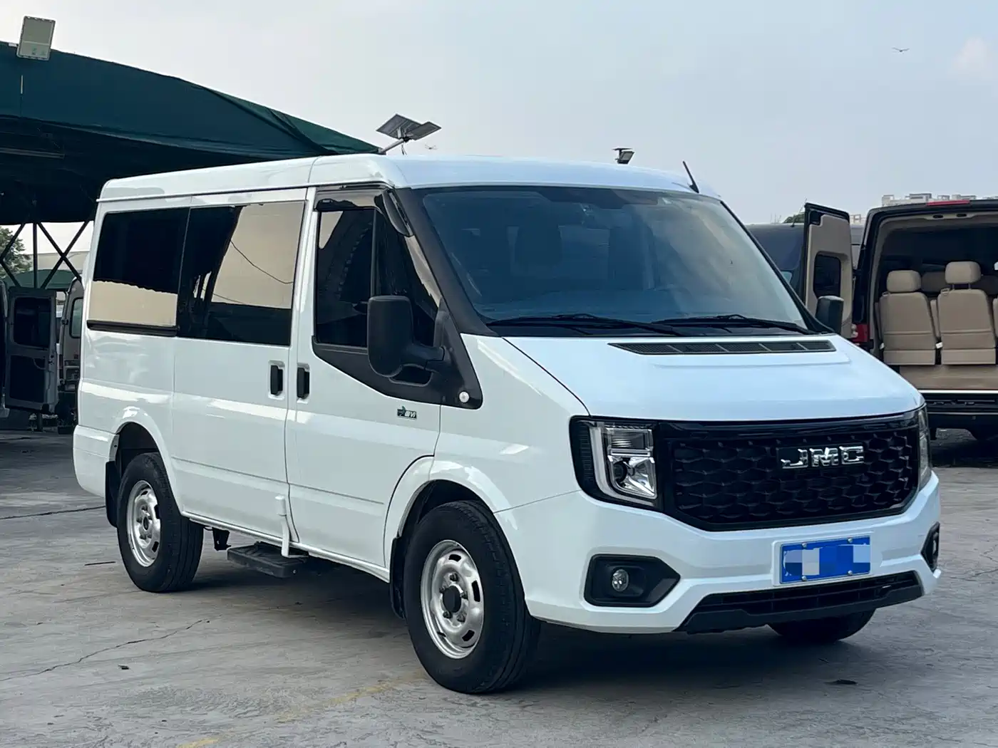 Jiangling JMC Fushun 2025 2025 Model 2.0T Manual Diesel Short Wheelbase Medium Roof Commuter Version 9 Seats (Rear AC)