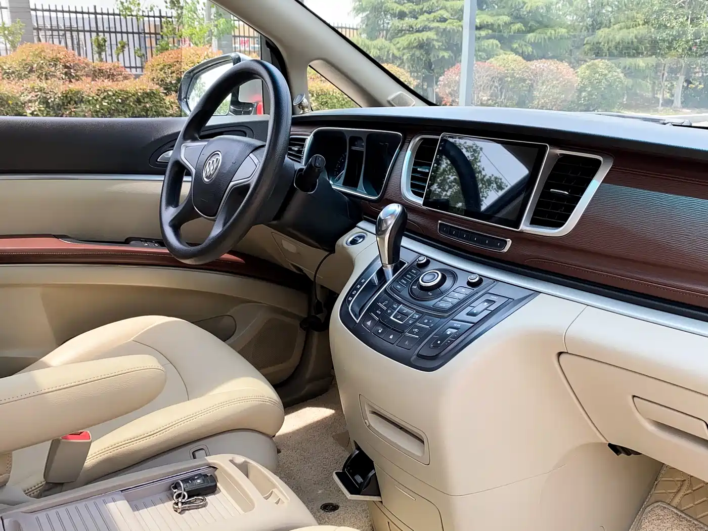 Buick GL8 2015 2.4L Luxury Business Exclusive Edition фото 24