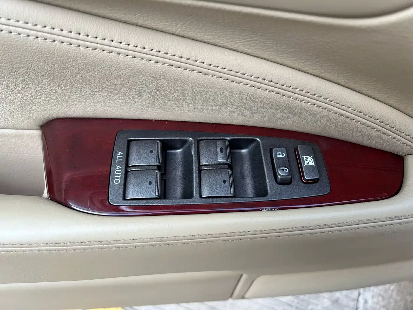 Фото 16 - Lexus LS