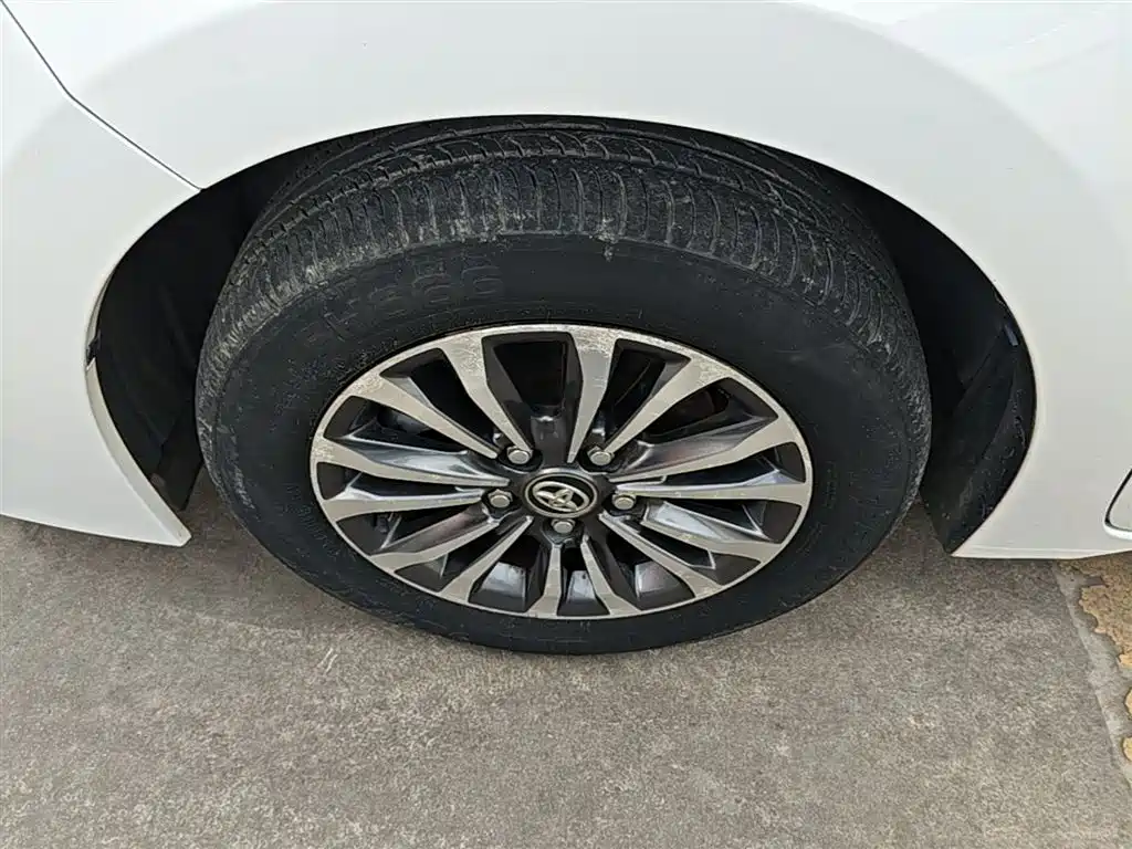 Toyota Corolla 2017 Facelift 1.2T S-CVT GL-i фото 23