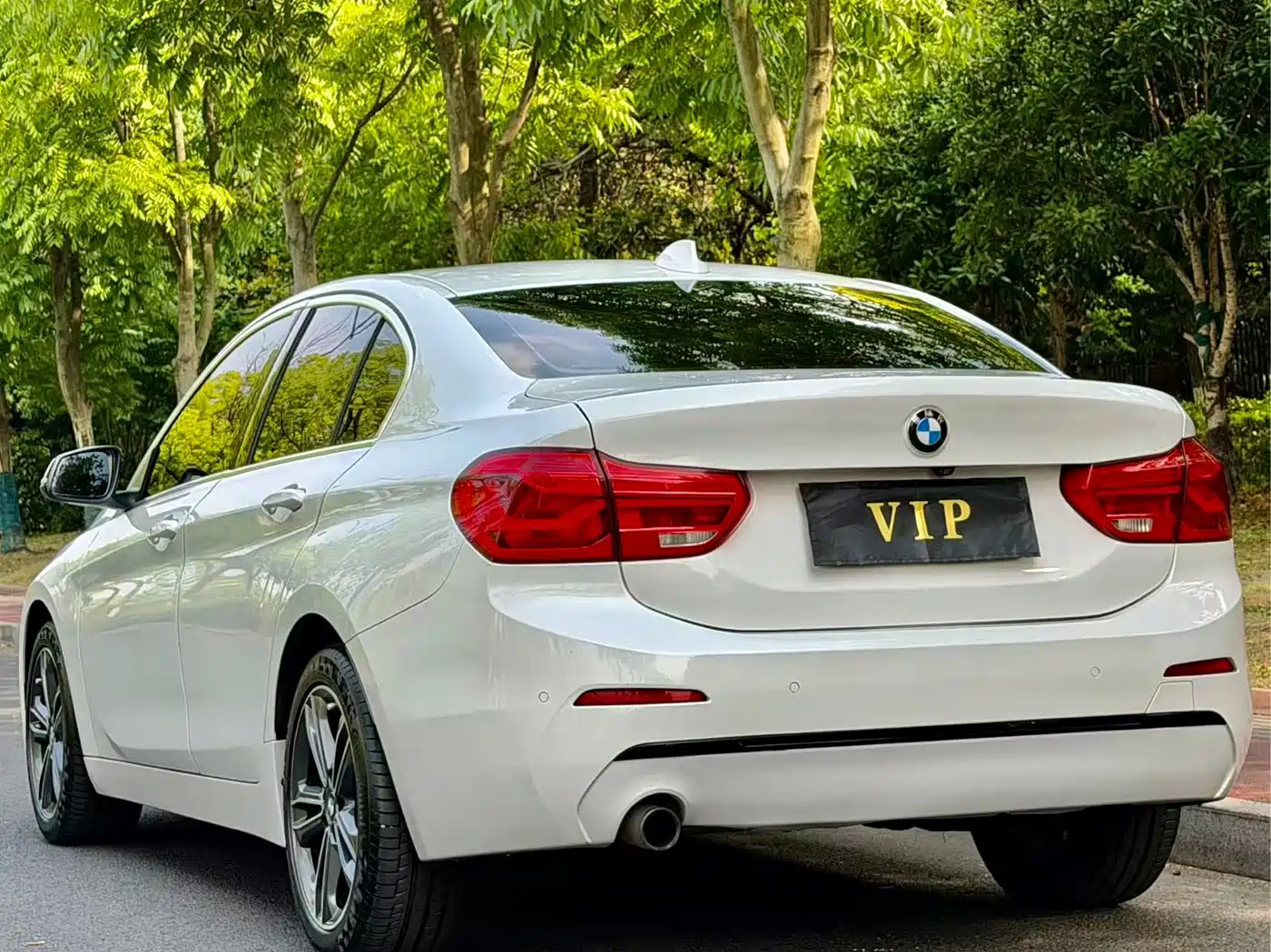 BMW 1 Series 2019 118i M Sport Package фото 8