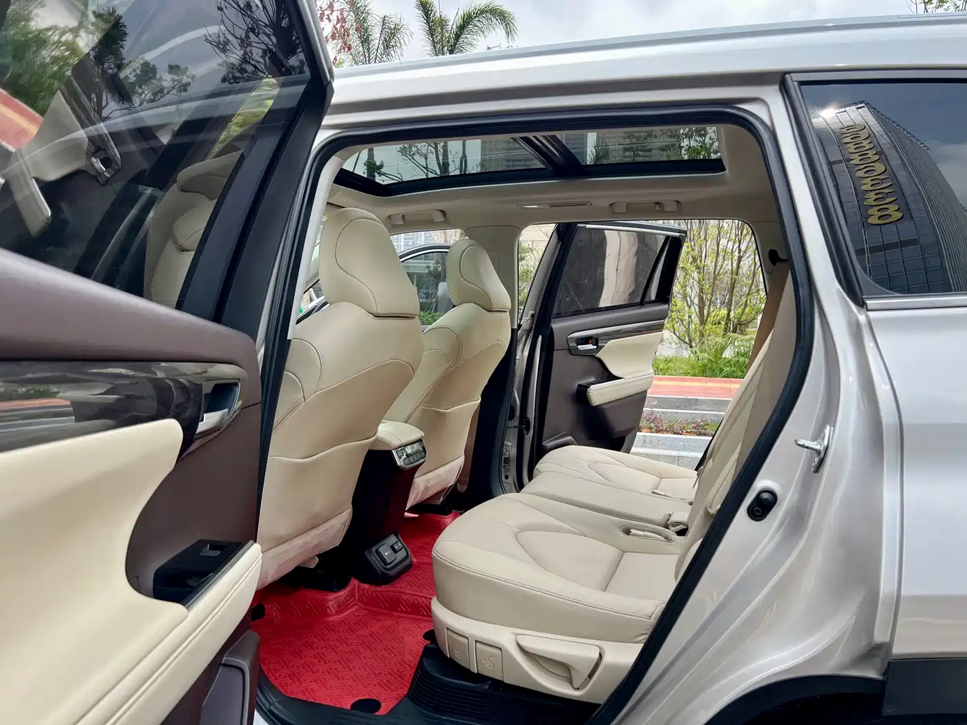 Toyota Highlander 2022 Dual Engine 2.5L 4WD Supreme Edition 7-Seater фото 8