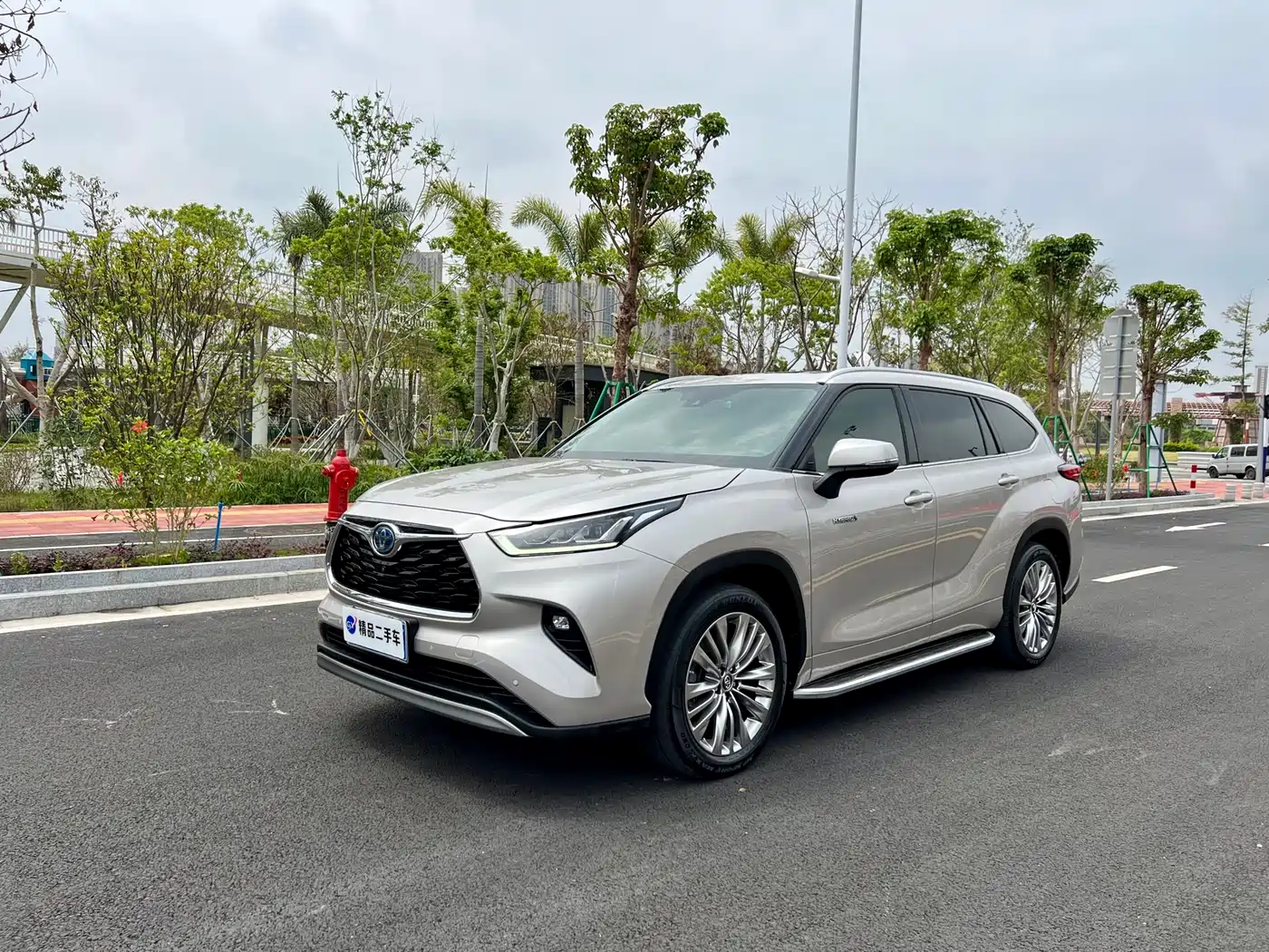 Toyota Highlander 2022 Dual Engine 2.5L 4WD Supreme Edition 7-Seater фото 25