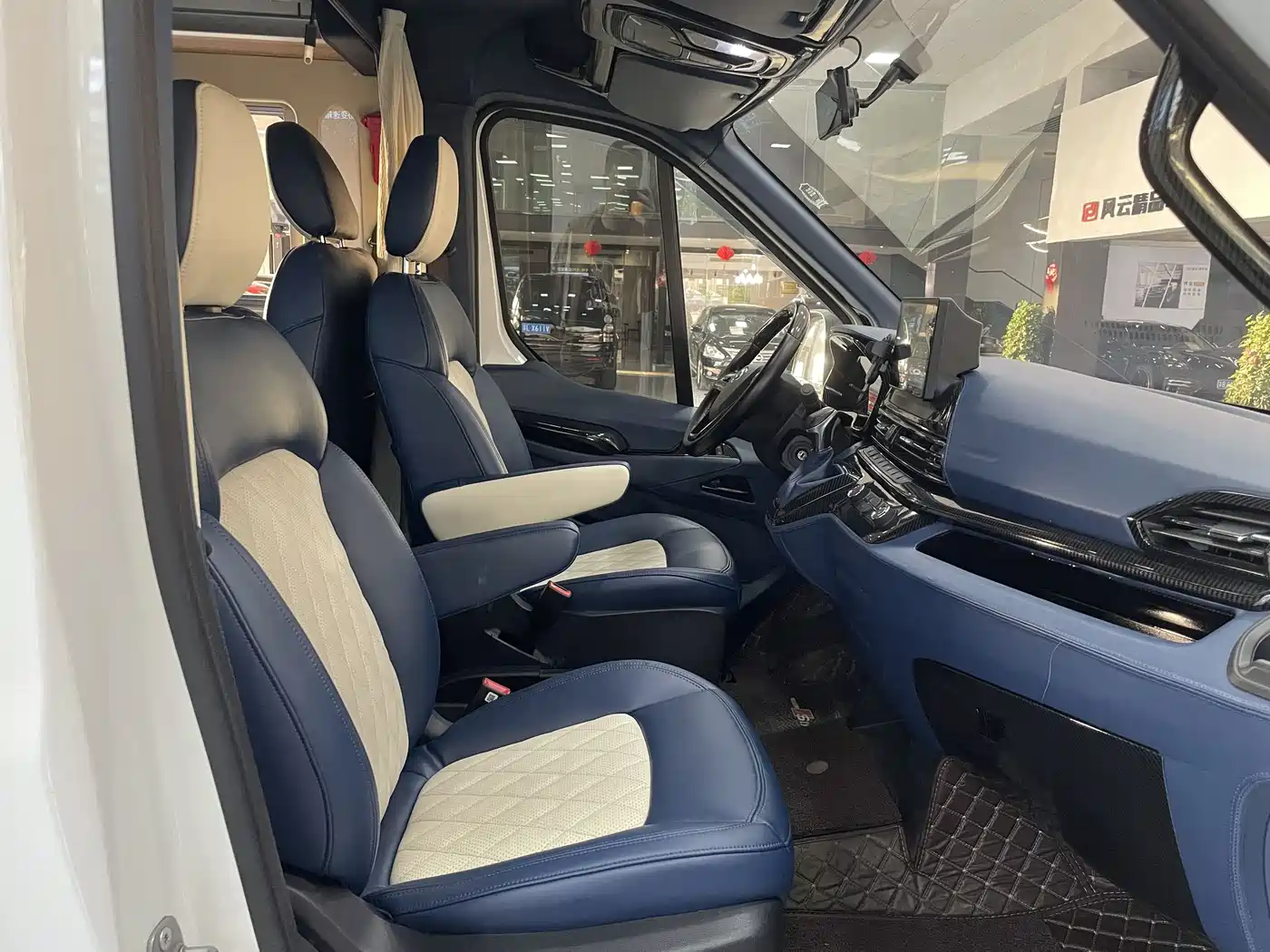 SAIC Maxus MAXUS V90 RV 2021 2.0T Travel Home V90 Self-Contained Class B RV Luxury Transverse Bed фото 9