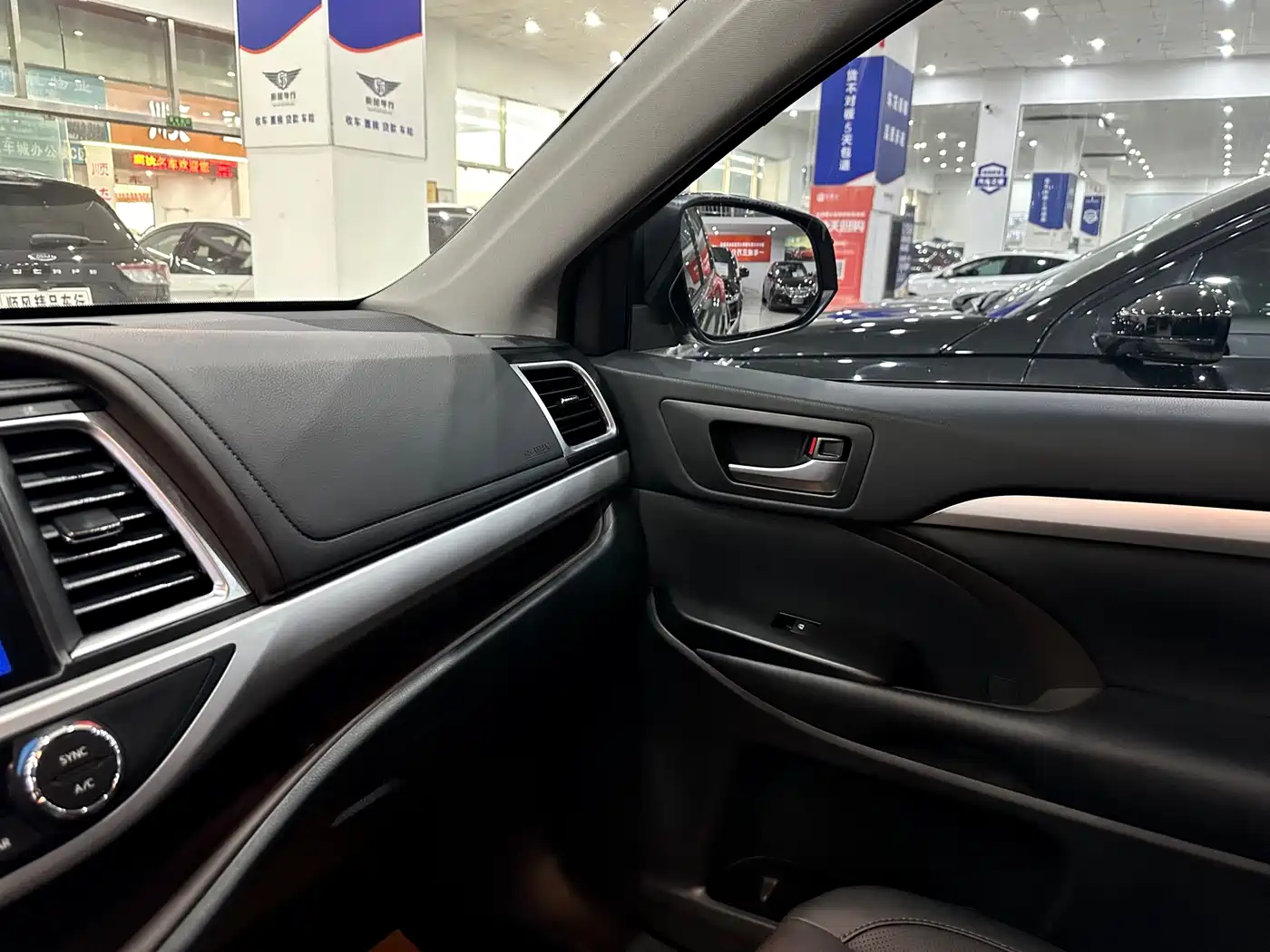 Toyota Highlander 2018 2.0T 4WD Premium 7-seater China VI фото 17
