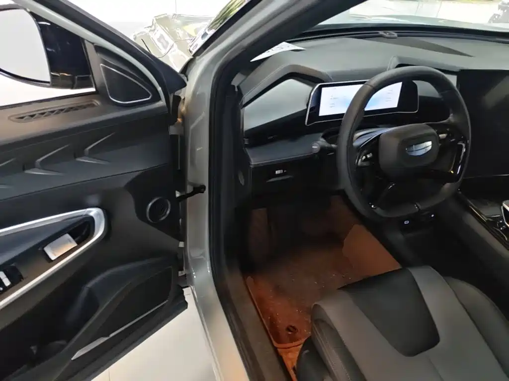 Photo 16 - Geely Atlas