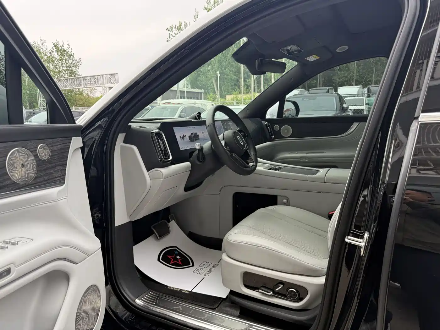 AITO Wenjie AITO M9 2024 Range Extender Max Edition 42kWh 6-seater фото 13