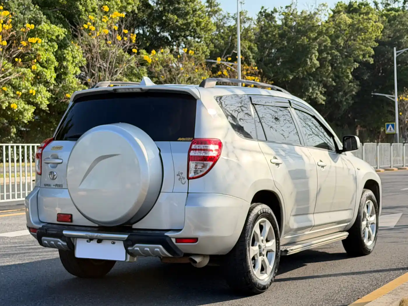 Toyota RAV4 Rongfang 2013 Special Edition 2.0L Auto Classic фото 12