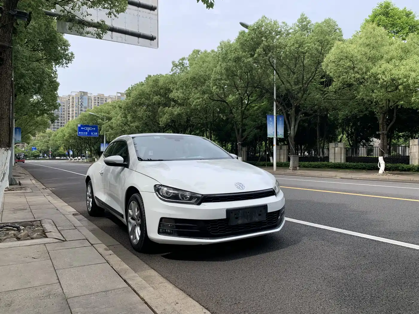 Volkswagen Scirocco 2015 1.4TSI Trend Edition фото 3