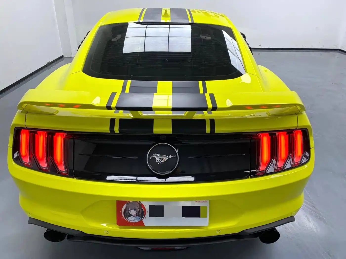 FORD MUSTANG