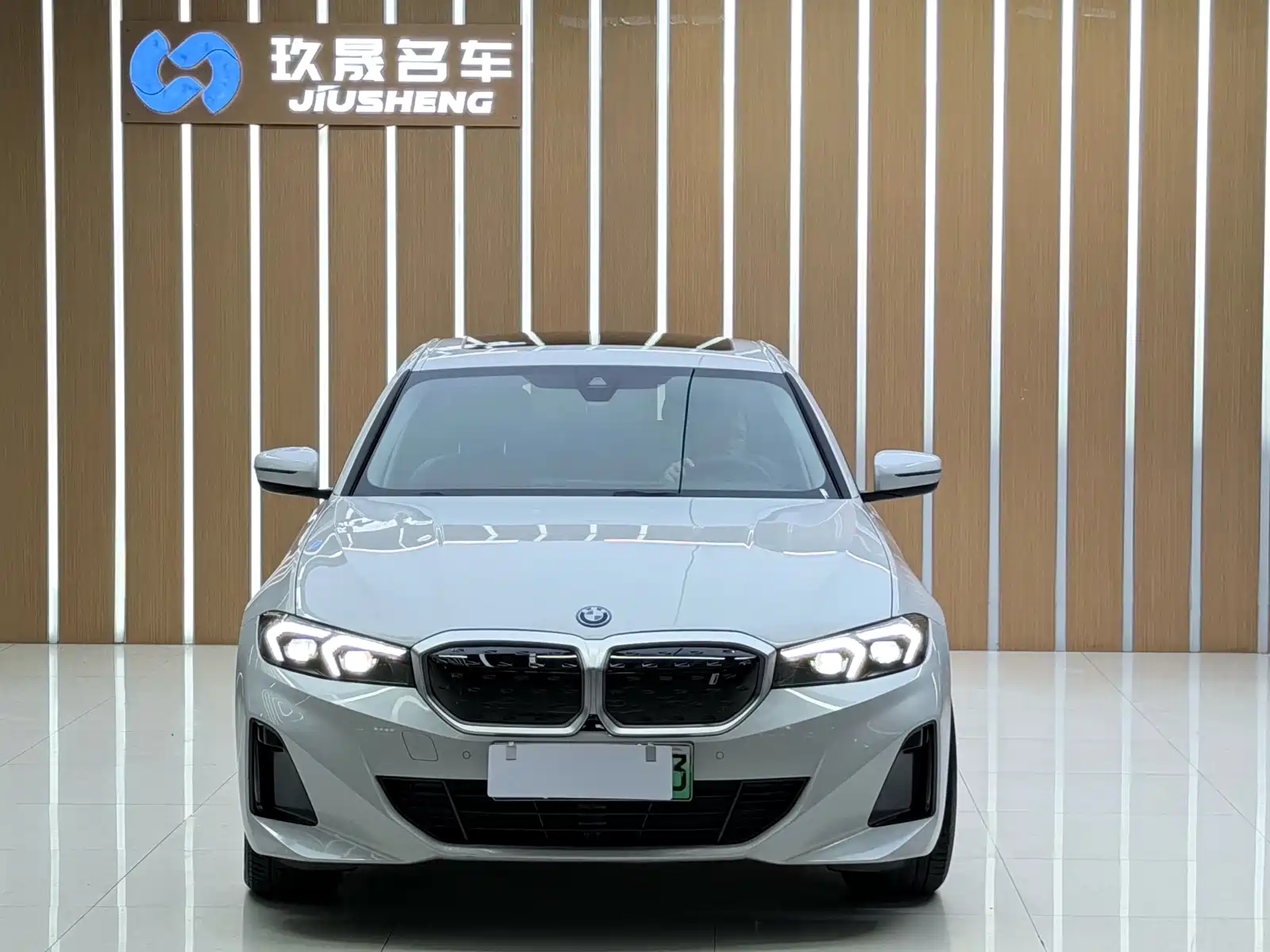 Фото 2 - BMW i3