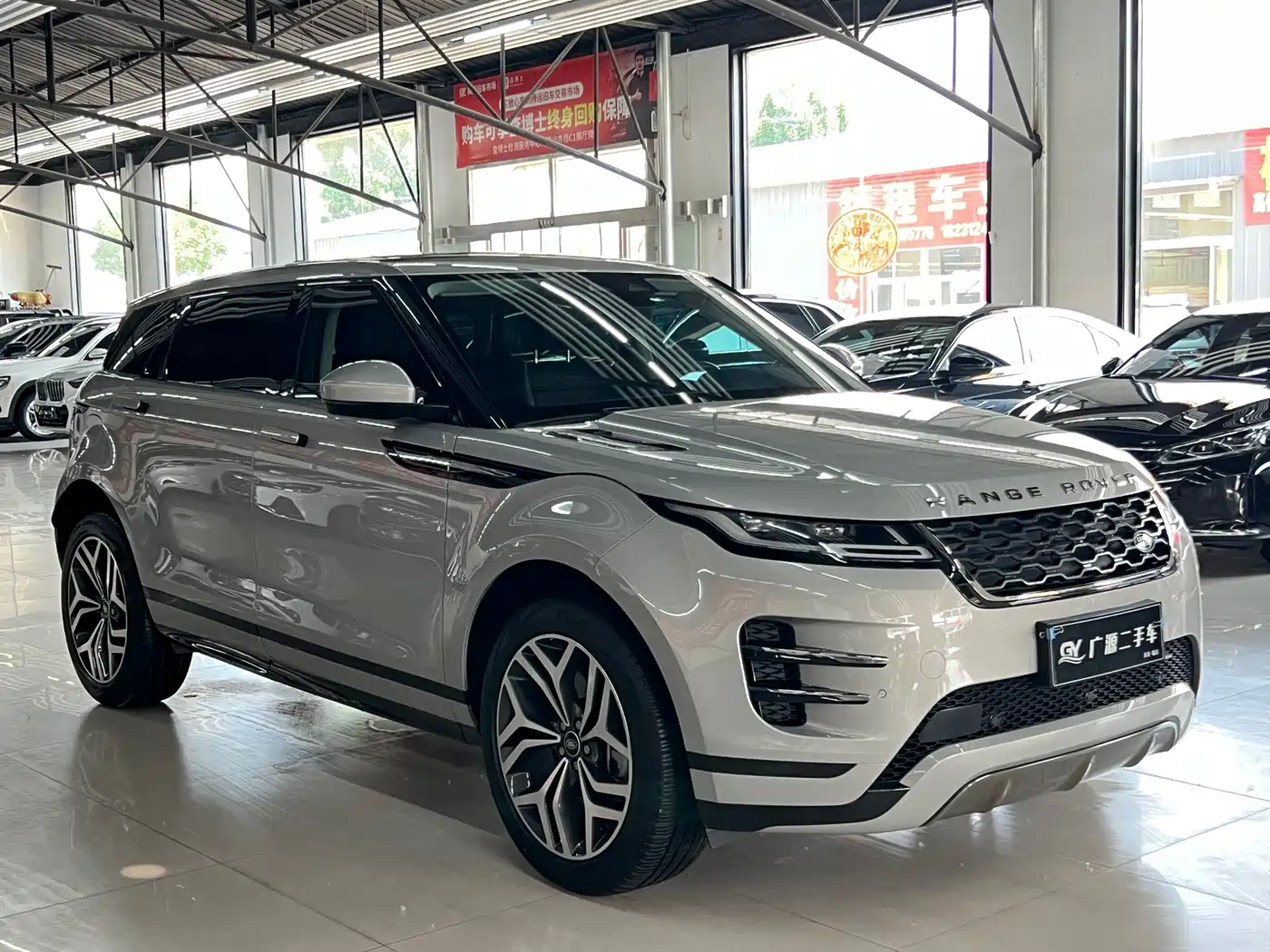 Land Rover Range Rover Evoque 2022 Range Rover Evoque L 249PS R-Dynamic Luxury Edition фото 3