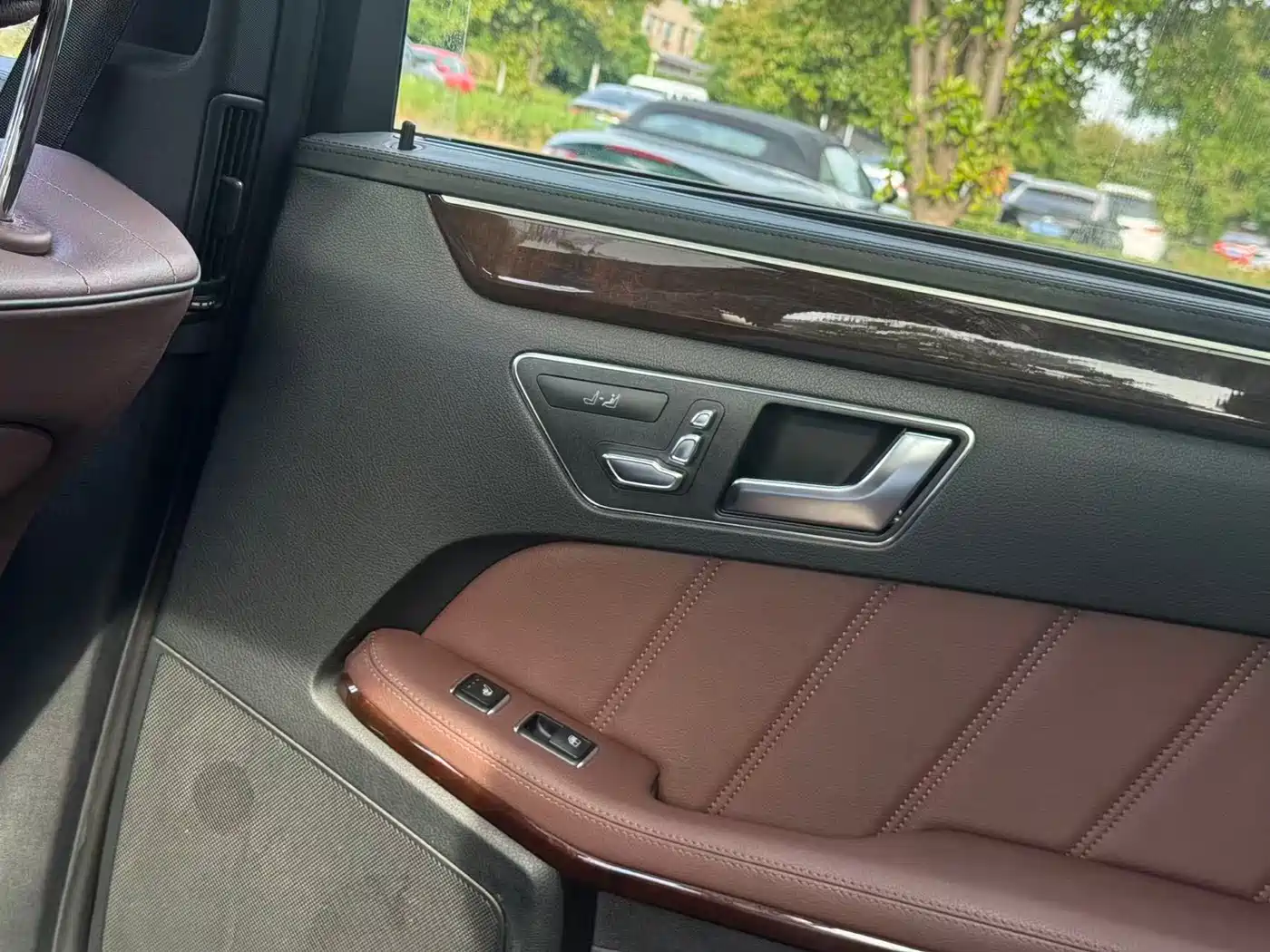 Mercedes-Benz E-Class 2015 E 320 L Luxury 4MATIC фото 9