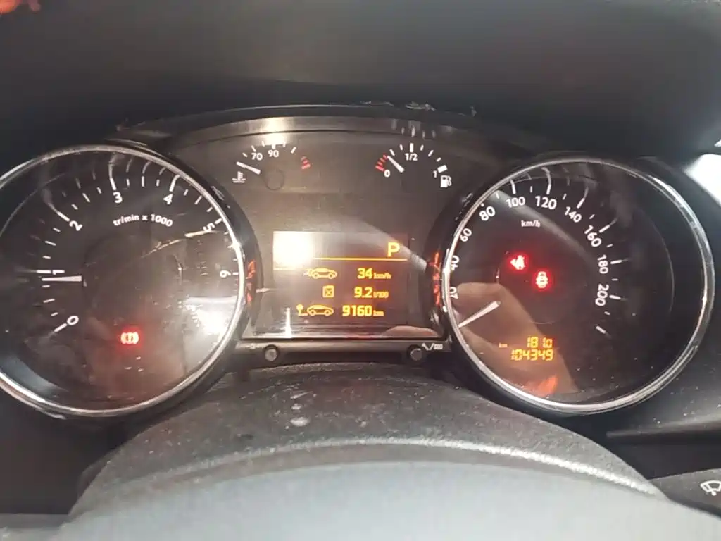 Peugeot 3008 2015 2.0L Automatic Classic Edition фото 12