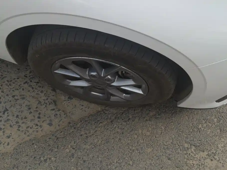 Geely Galaxy Galaxy L6 2025 2025 EM-i 60km Voyage Edition