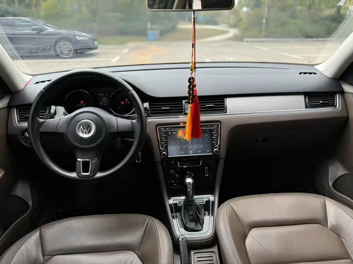 Volkswagen Bora 2014 1.6L Automatic Comfort Edition фото 9