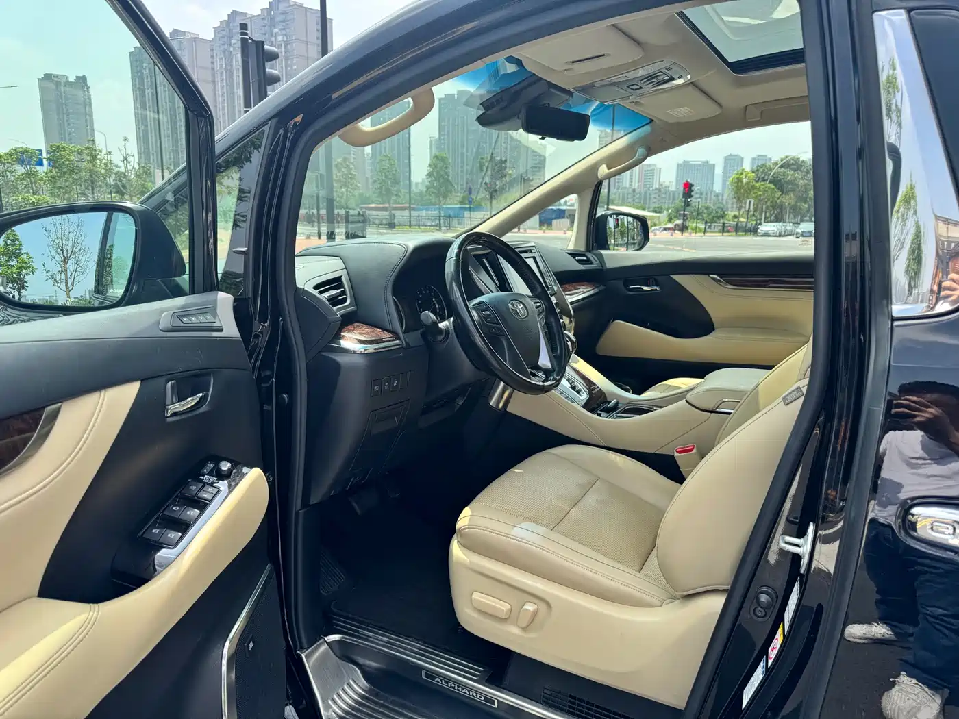 Toyota Alphard 2020 Hybrid 2.5L Luxury Edition фото 8
