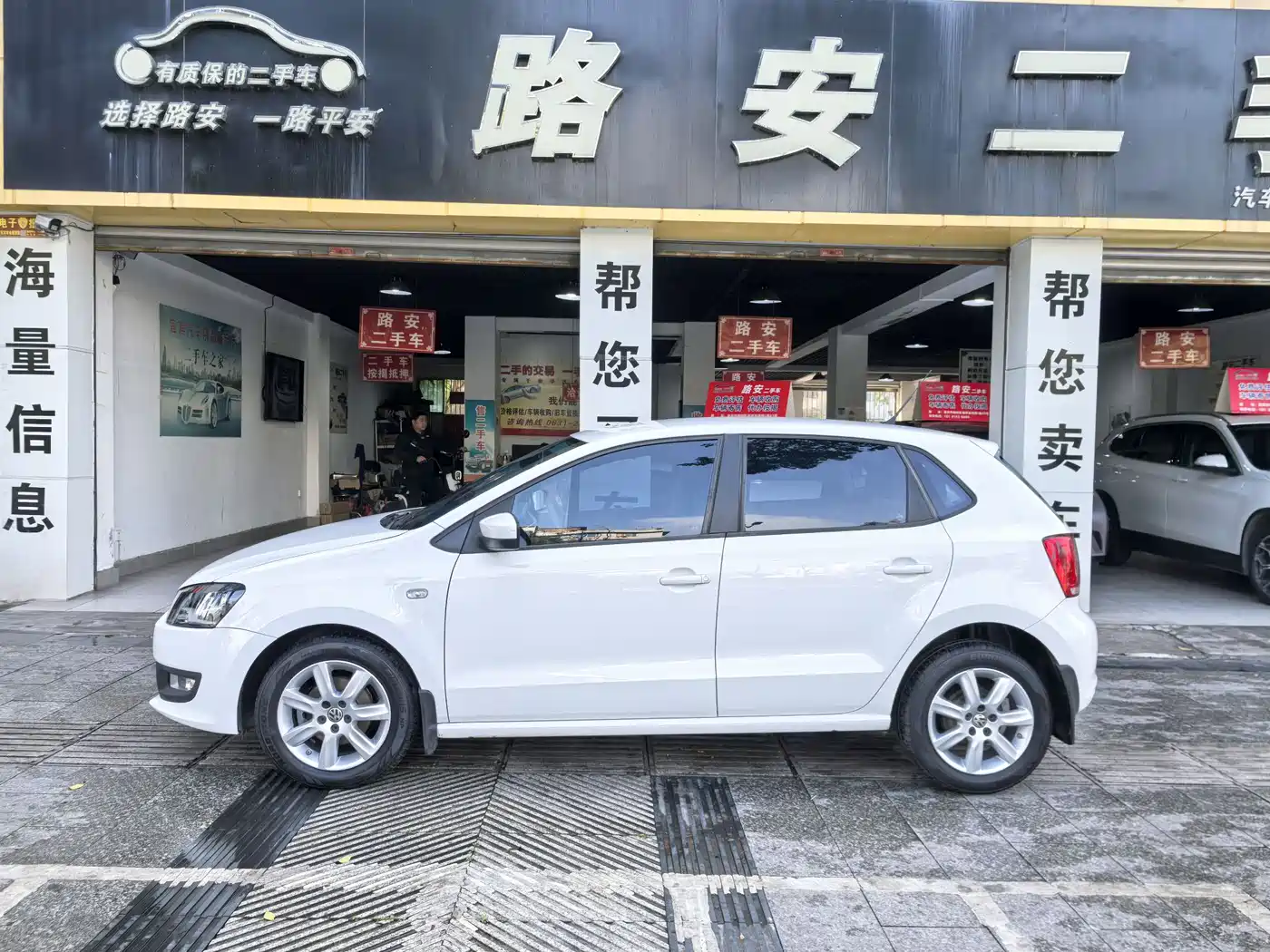 Volkswagen Polo 2013 1.6L Manual Comfort Edition фото 5