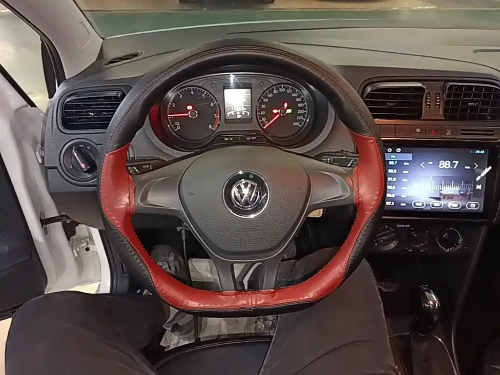 Volkswagen Polo 2018 1.5L Auto Safe Drive фото 11