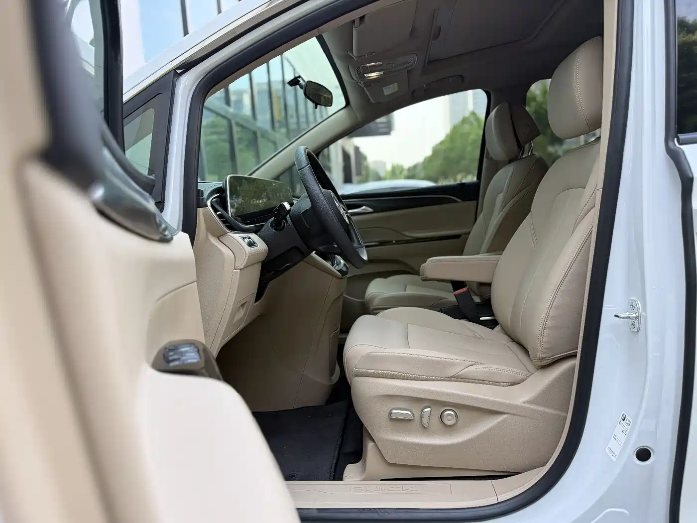 Buick GL8 2025 Land Business Class First Edition фото 9