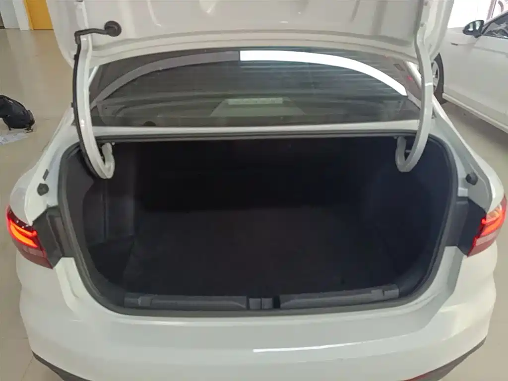 Volkswagen Lavida 2023 1.5L Auto Delight Edition фото 19