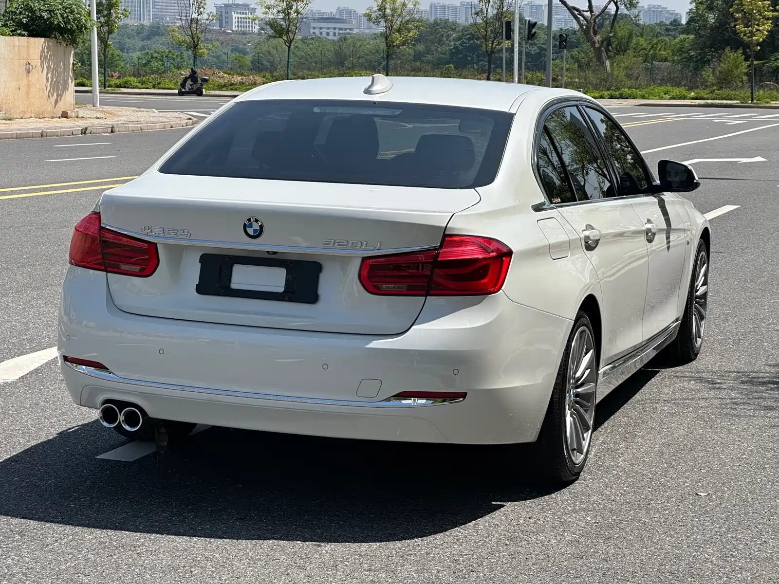 Photo 4 - BMW 3 Series