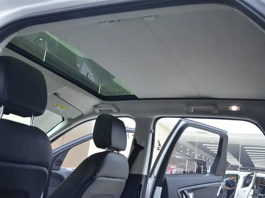 Land Rover Discovery Sport 2016 2.0T HSE фото 13