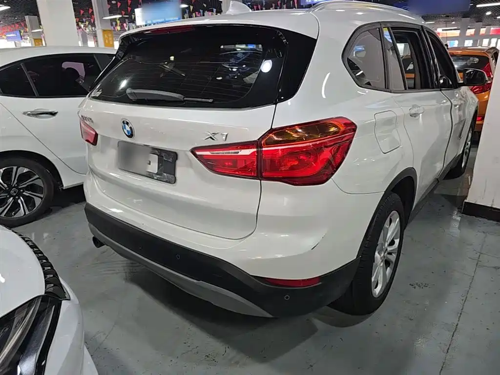 BMW X1 2016 sDrive18Li Premium Model фото 7