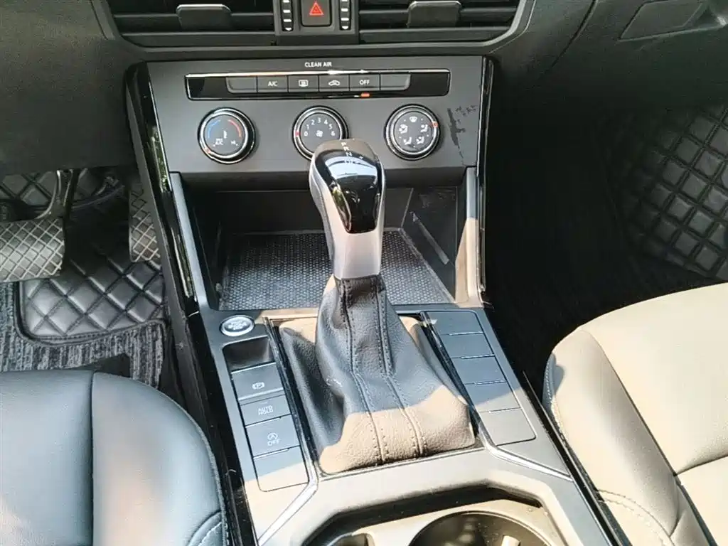 Volkswagen Passat 2024 280TSI Business Edition фото 14