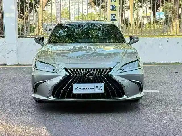 Lexus ES 2022 300h Excellence Edition