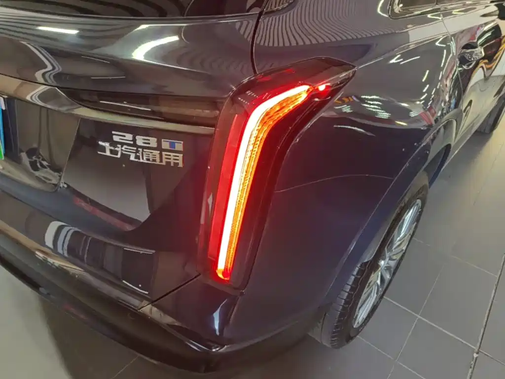 Photo 8 - Cadillac XT5