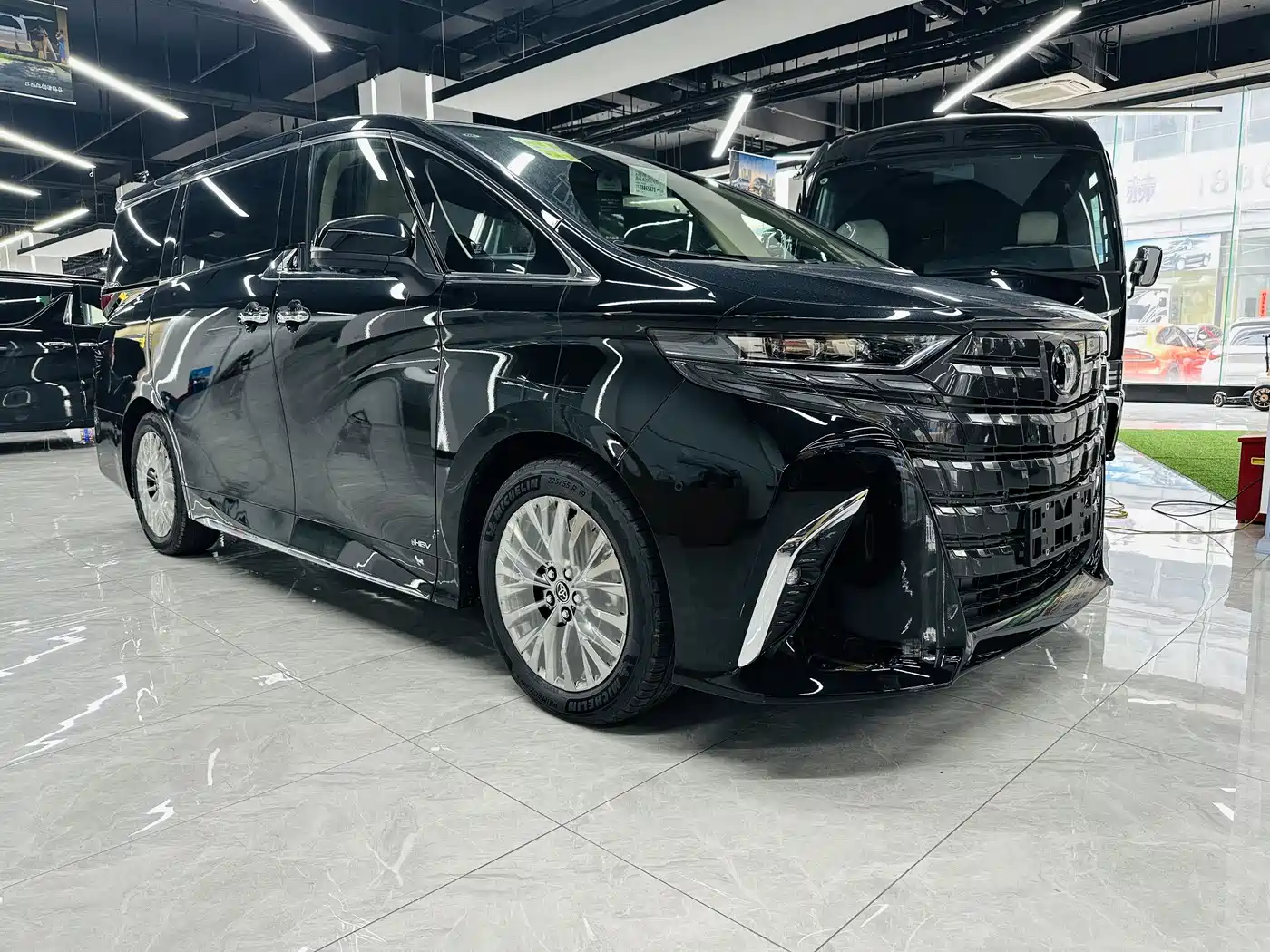 Toyota Alphard 2025 Hybrid 2.5L Prestige Gold Edition фото 2