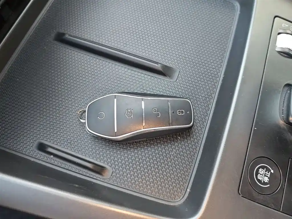 BYD Qin PLUS 2025 DM-i Smart Drive 55KM Leader фото 9