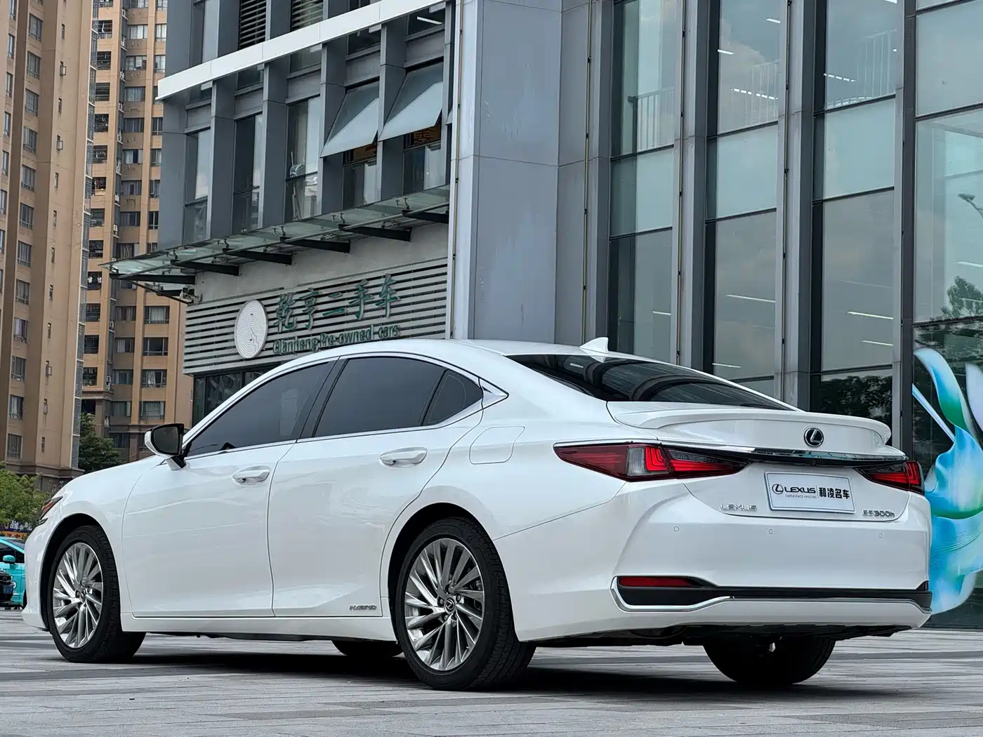 Фото 4 - Lexus ES
