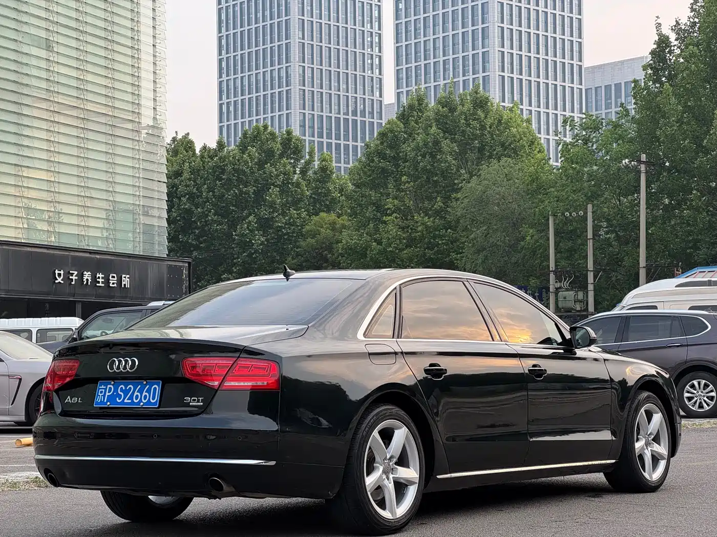Audi A8 2011 A8L 3.0 TFSI quattro Comfort (213kW) фото 4