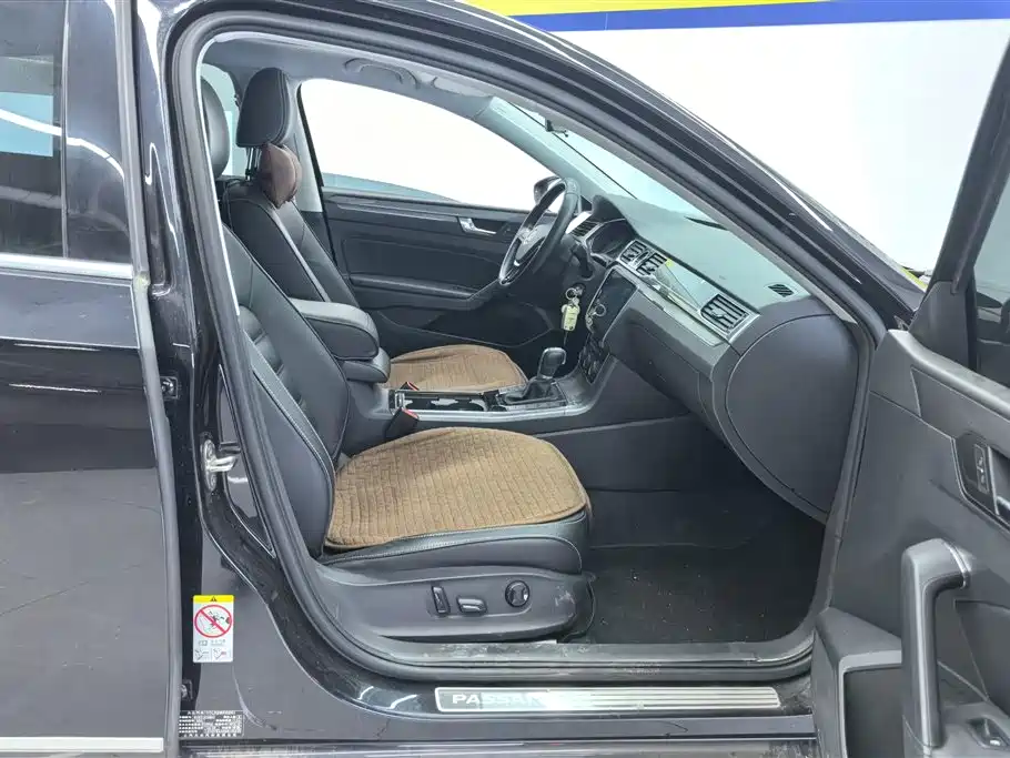 Volkswagen Passat 2016 330TSI DSG Honor Edition фото 8