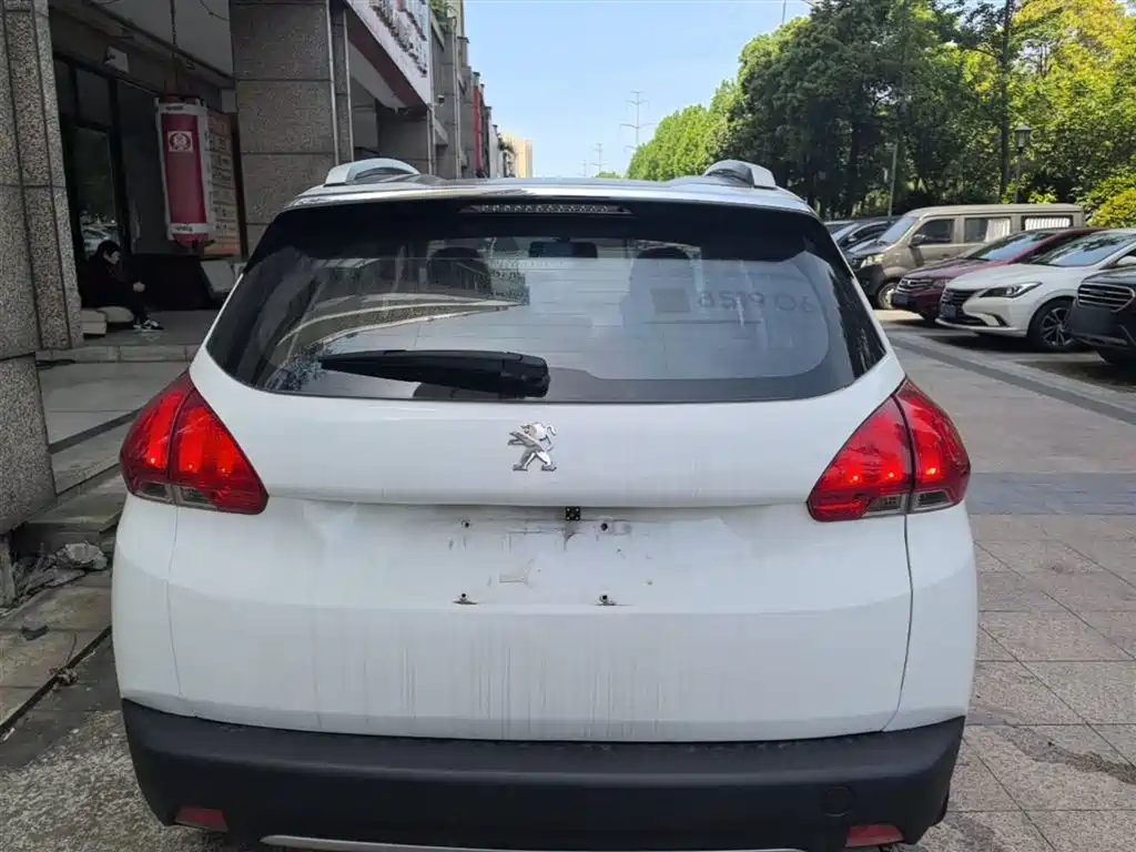 Peugeot 2008 2015 1.6L Automatic Cool Edition фото 6