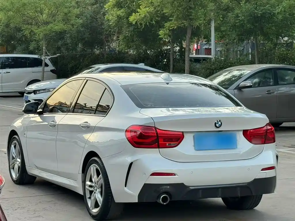 BMW 1 Series 2019 118i M Sport Package фото 4