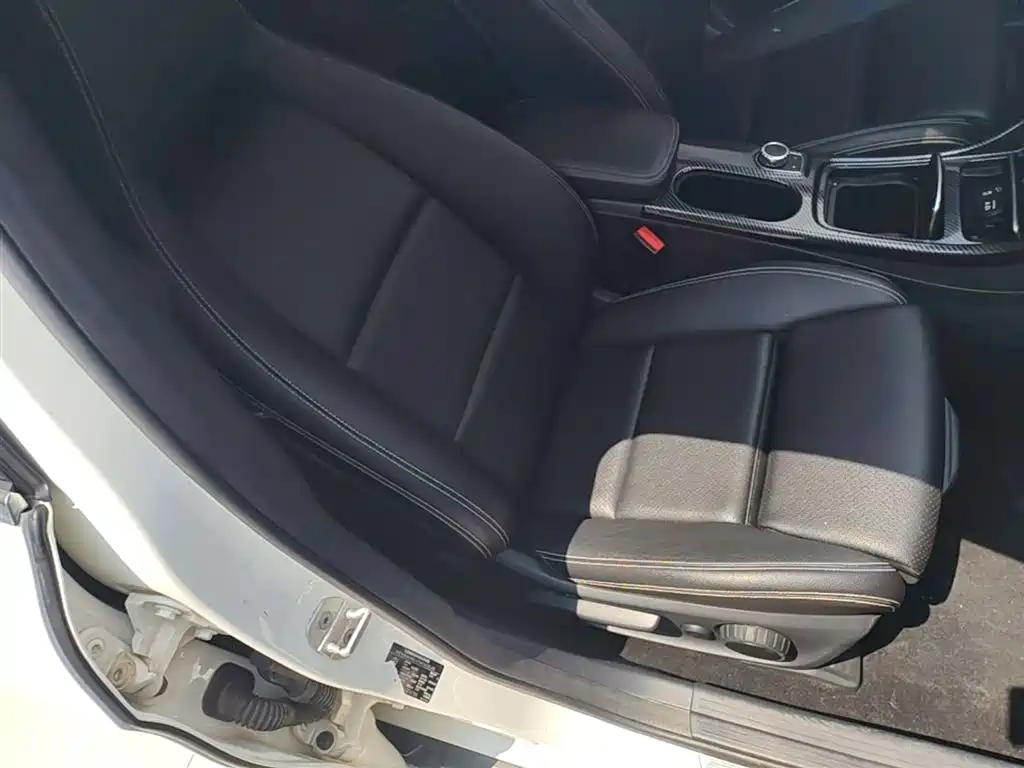 Mercedes-Benz GLA 2017 GLA 200 Dynamic фото 25