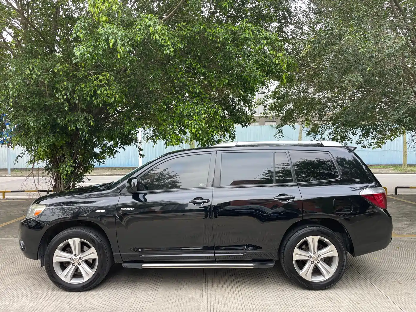 Toyota Highlander 2011 2.7L 2WD 7-seat Luxury фото 3