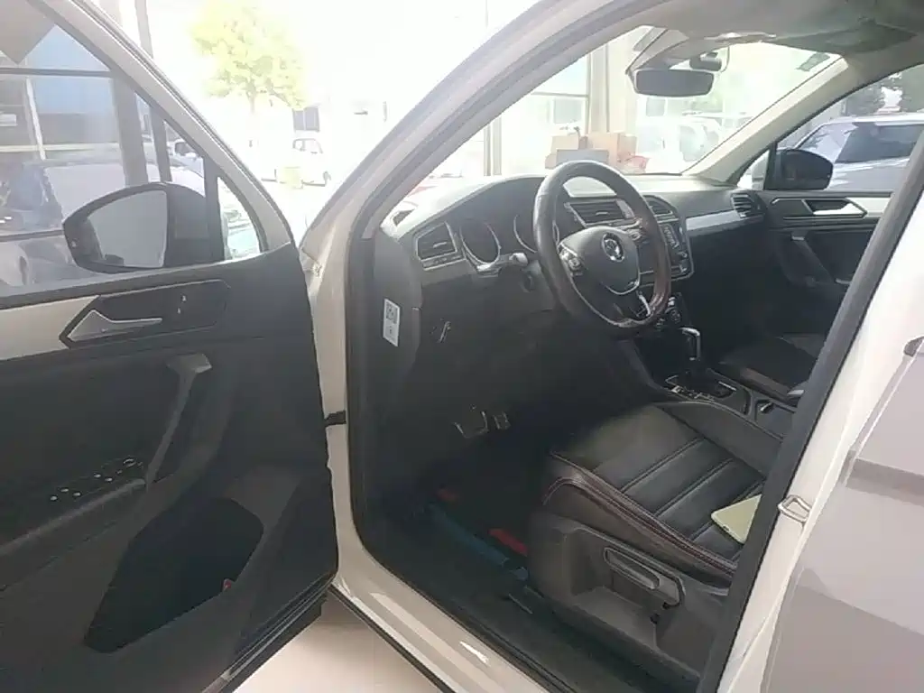 Фото 16 - Volkswagen Tiguan