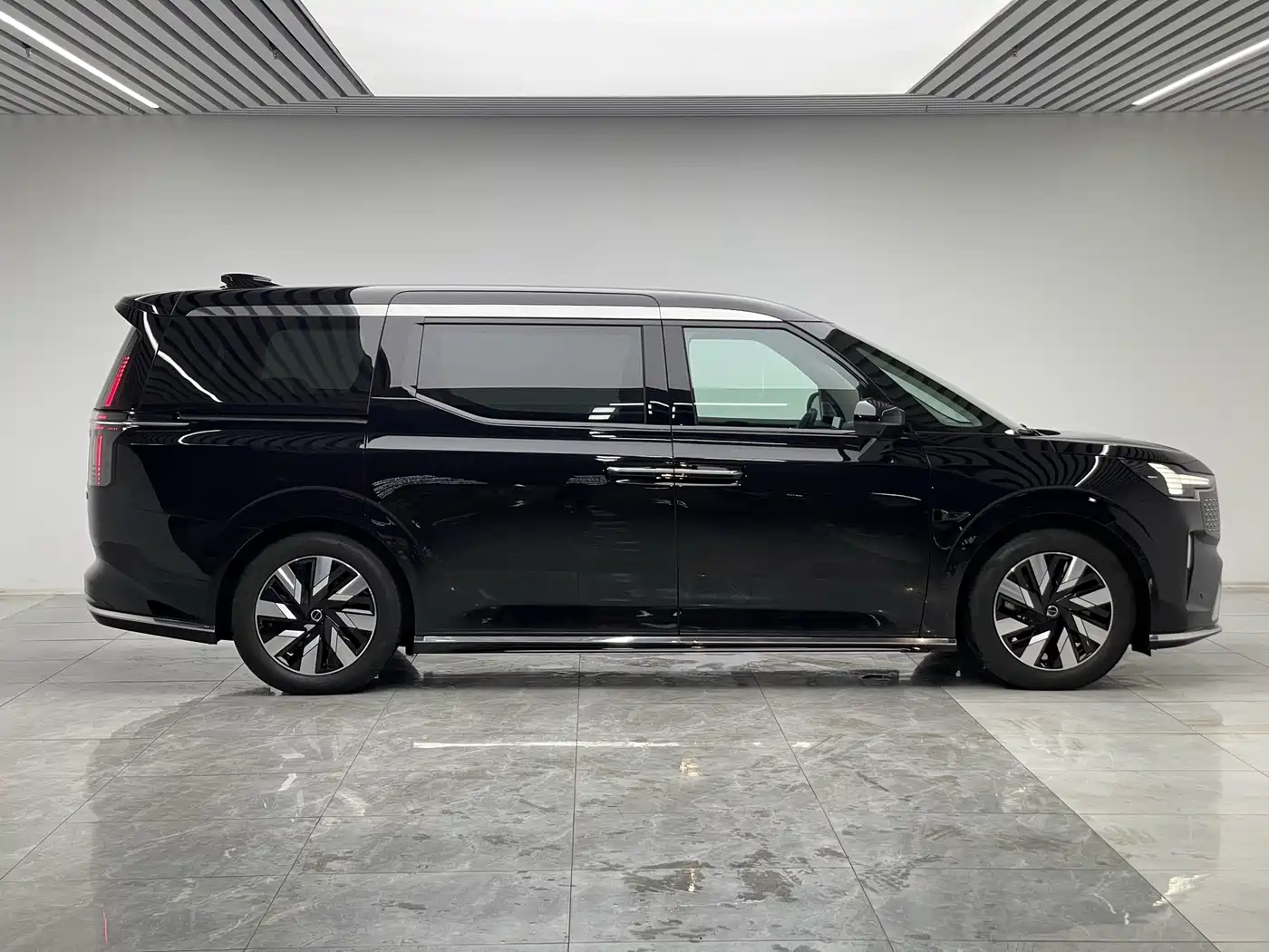 Volvo EM90 2024 2025 Ultra Six-Seater