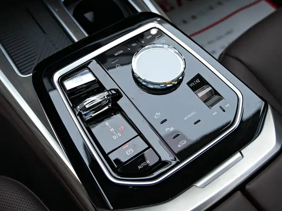 BMW 7 Series 2023 Model 735Li M Sport Package фото 18