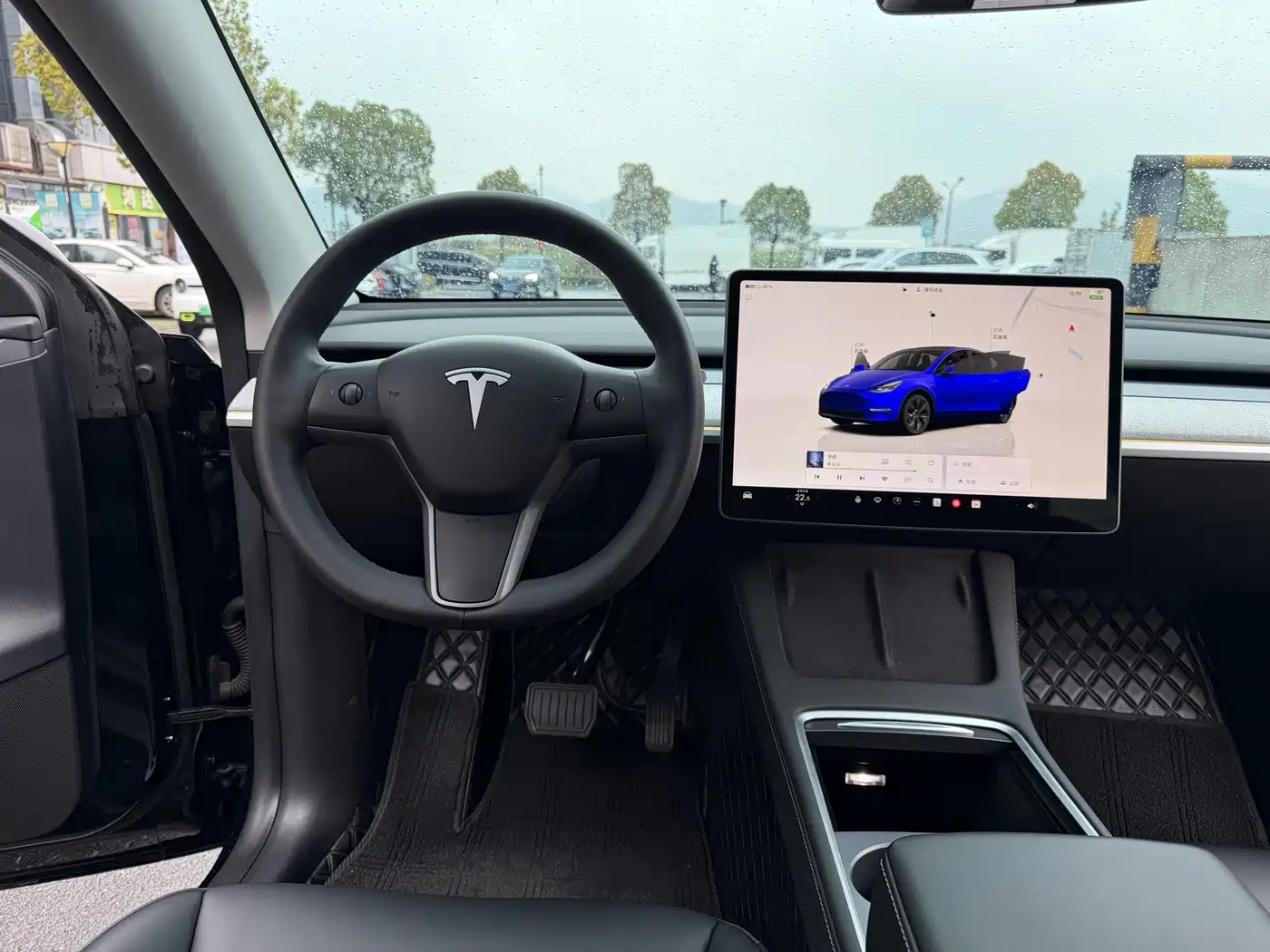TESLA MODEL Y