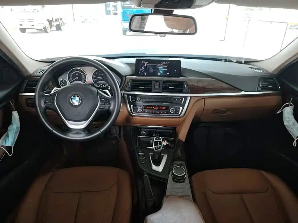 Фото 10 - BMW 3 Series