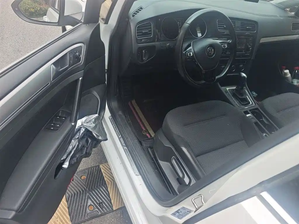 Volkswagen Golf 2018 1.6L Automatic Comfort фото 12