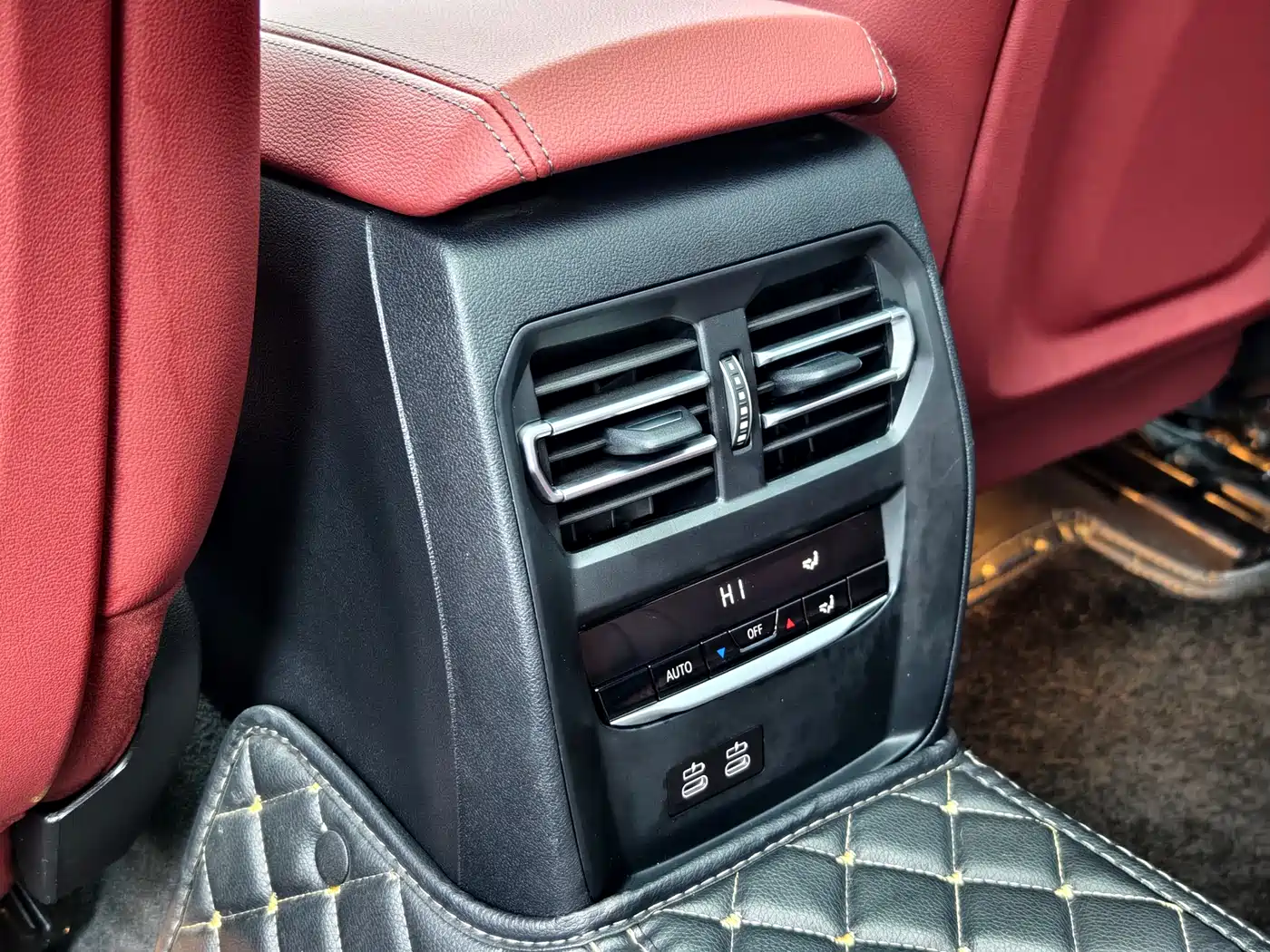 BMW 3 Series 2024 330Li M Sport Shadowline Package фото 18