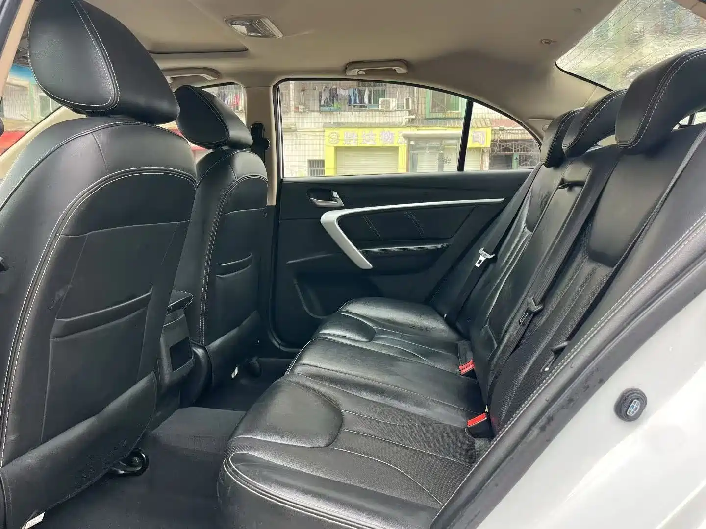 Фото 6 - Geely Emgrand